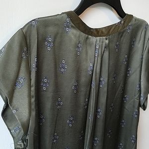 Liz Claiborne Tops - Silky Blouse Liz Claiborne Liz Claiborne Tops - Silky Blouse Liz Claiborne